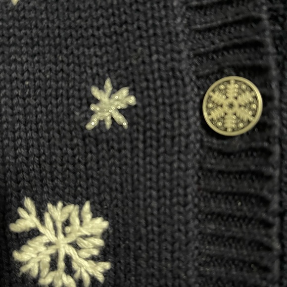 Northern Traditions. 100% cotton, embroidered snowflakes cardigan. - Picture 2 of 3